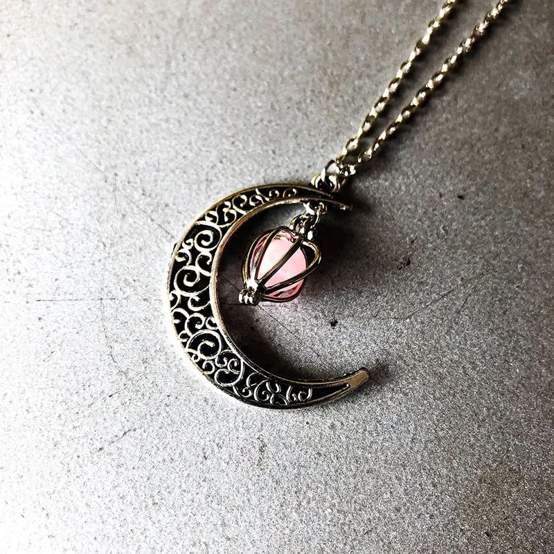Collier  fantôme et lune ajourée