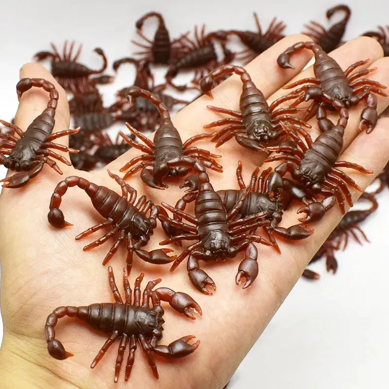 Faux insectes en plastique (de 5 à 50 pièces)